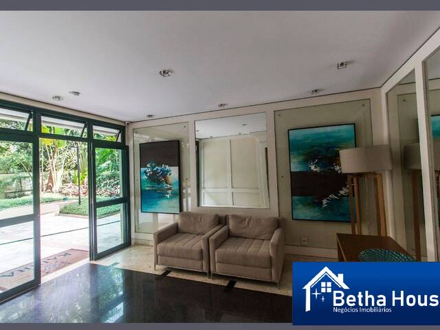 Locação em Condomínio Centro Comercial Alphaville - Barueri