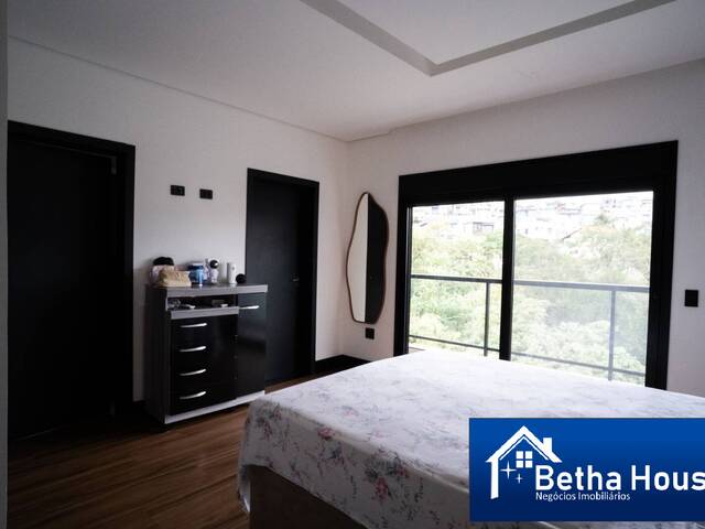 Casa para Venda em Santana de Parnaíba - 5